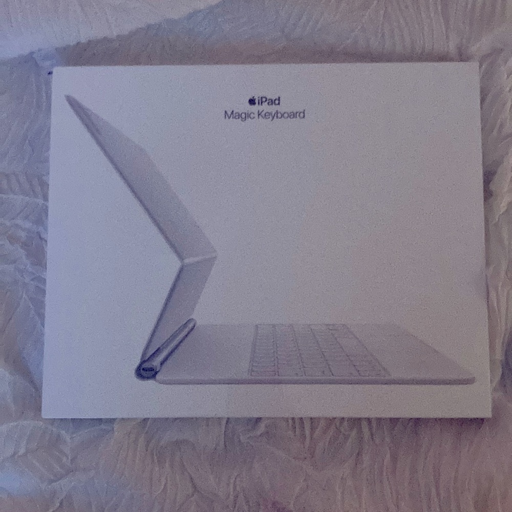 White! Apple iPad Magic Keyboard for 12.9 IPad Pro 3rd, 4th, and 5th Generations